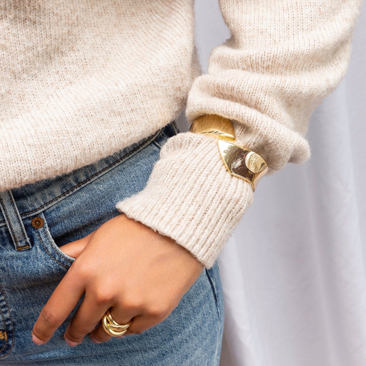 the Alexc overlap cuff