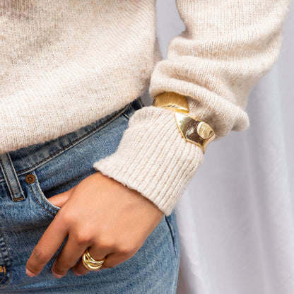 the Alexc overlap cuff