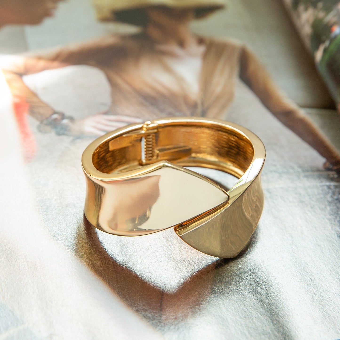 the Alexc overlap cuff